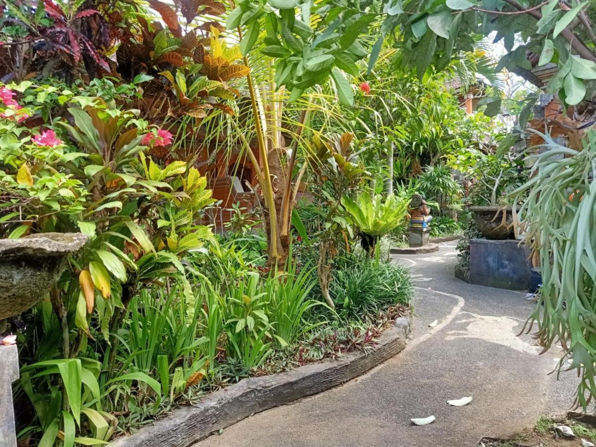 Family Guest House Ubud Exteriör bild