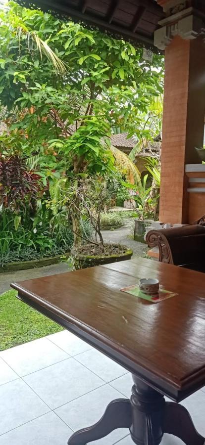 Family Guest House Ubud Exteriör bild